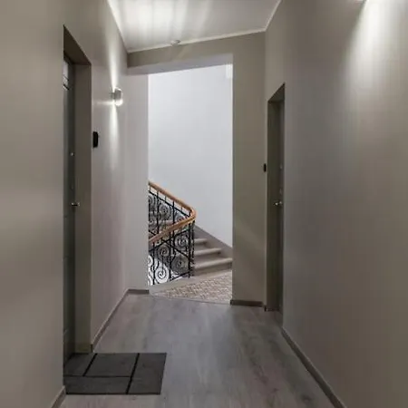 Premium Design - Location - Fast Wifi Apartment *