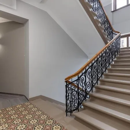 Premium Design - Location - Fast Wifi Apartment