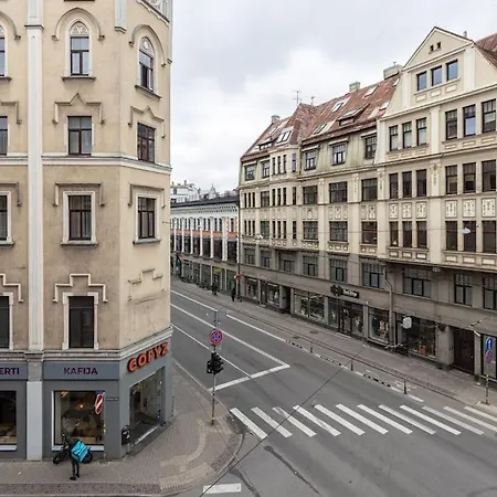 Premium Design - Location - Fast Wifi